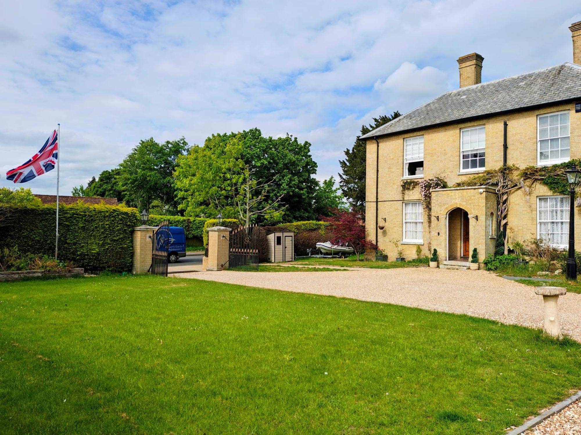 Langley House Panzió Kültér fotó